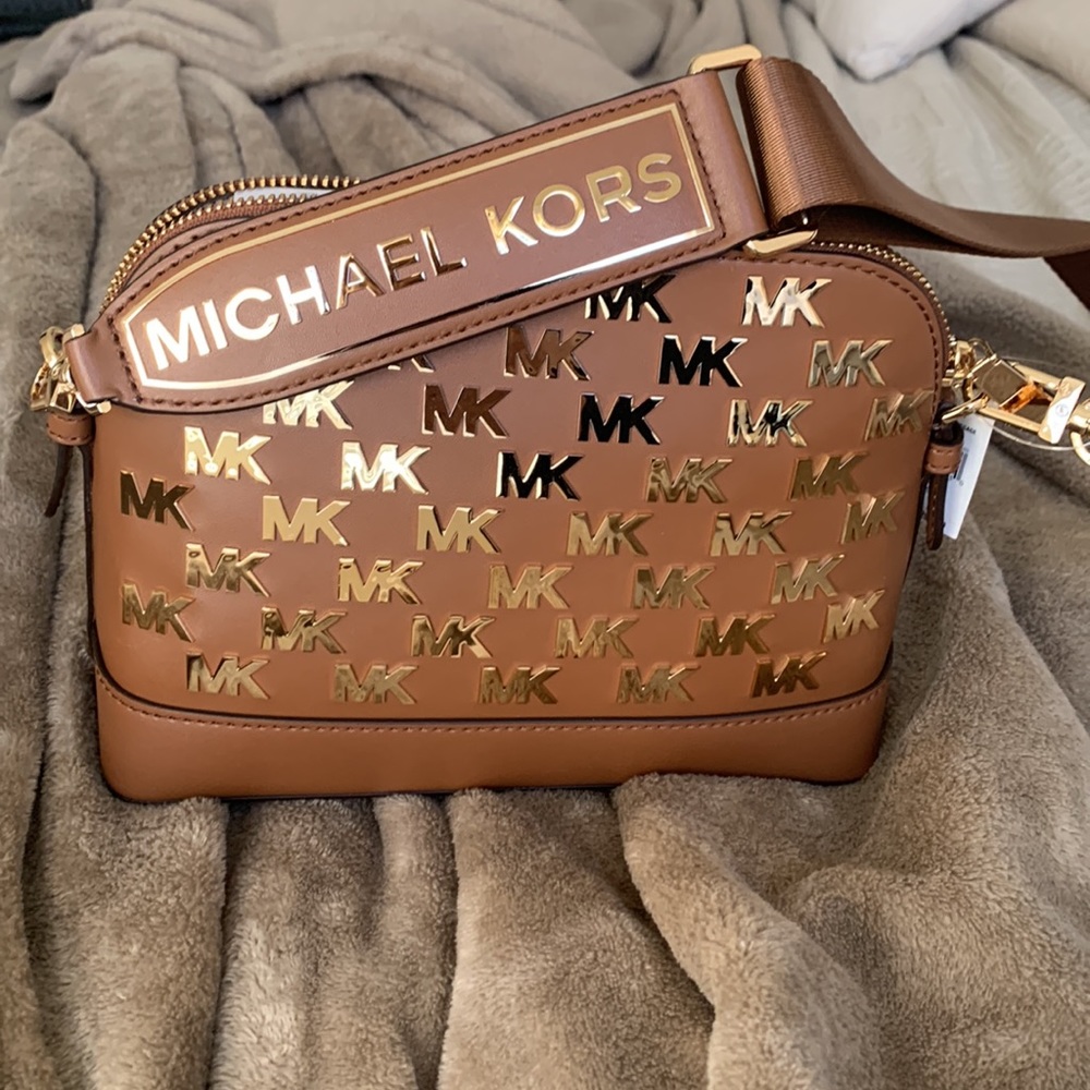 MICHAEL MICHAEL KORS
Jet Set Large Embellished Faux Leather Dome Crossbody Bag